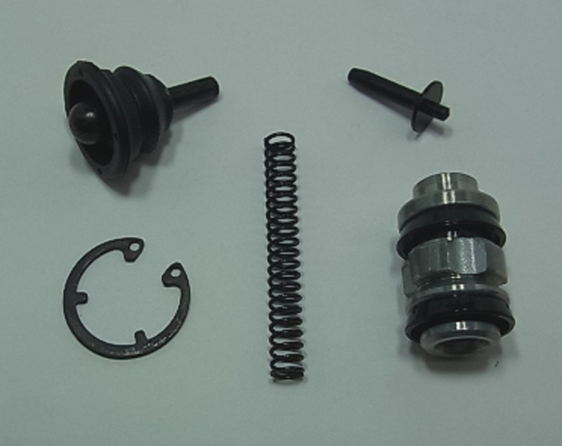 Kit réparation de maître-cylindre TOURMAX Suzuki 
