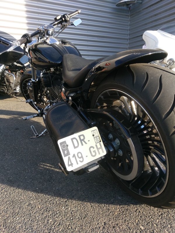Support de plaque ACCESS DESIGN latéral noir Harley Davidson Breakout 