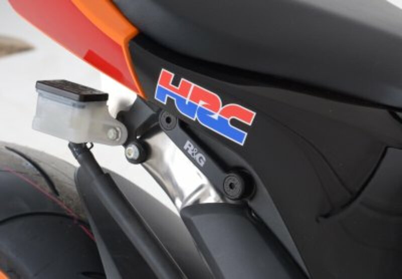 Caches orifices repose-pieds arrière R&G RACING noir Honda CBR600RR 