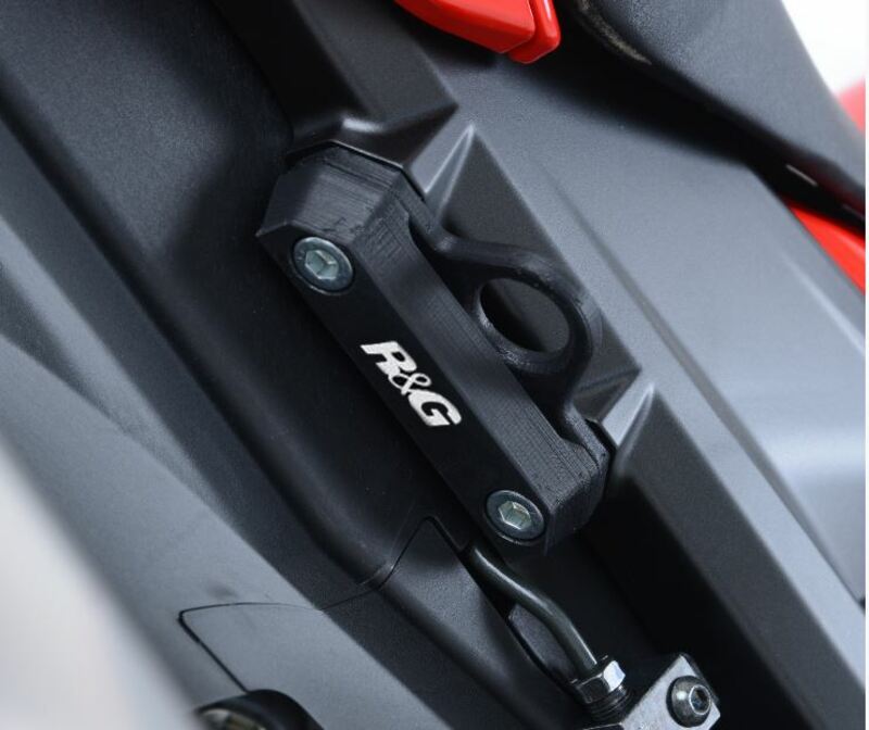Caches-orifice repose-pieds R&G RACING noir Honda CBR1000RR 