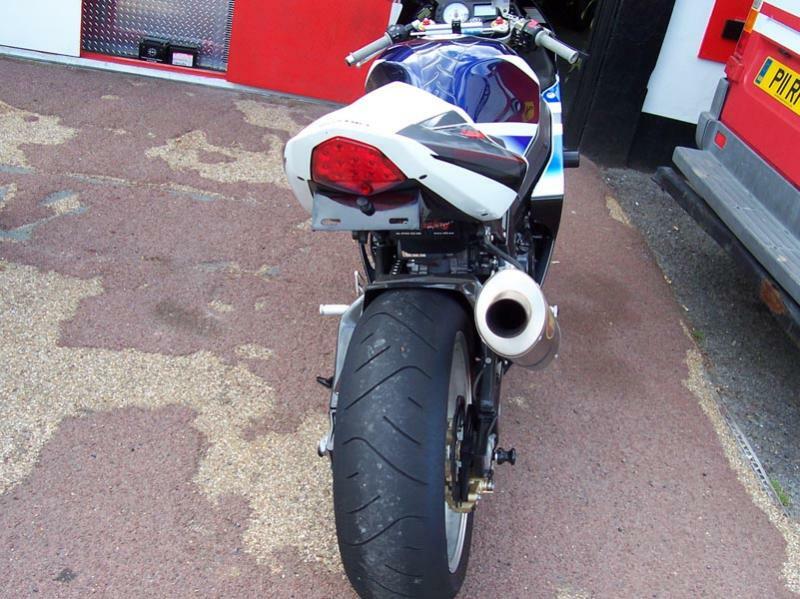 Support de plaque R&G RACING pour GSXR1000 03-04 