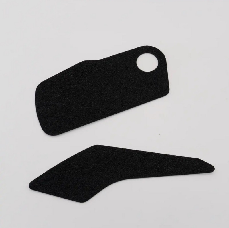 Adhésif anti-frottement R&G RACING bras oscillant (2 pièces) noir - Triumph Speed Triple 1200 RR 